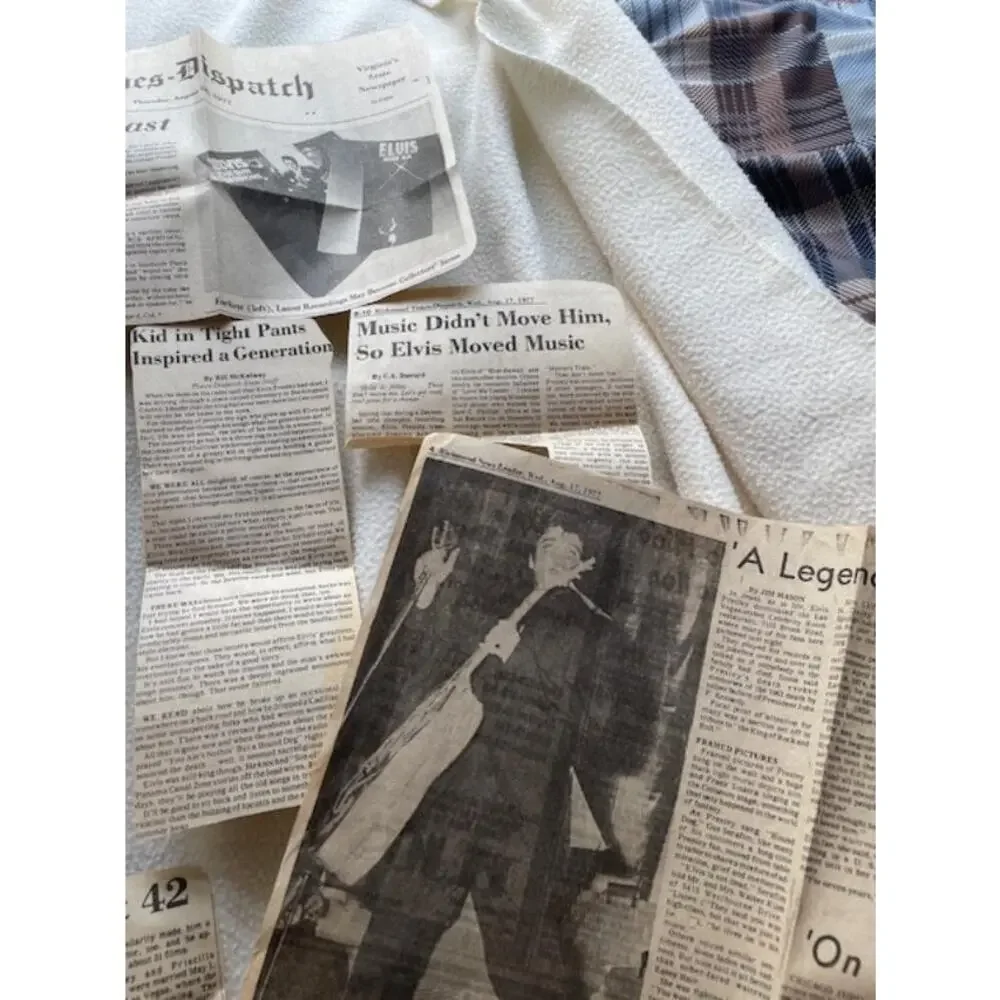 Newspaper Clippings of Elvis Death